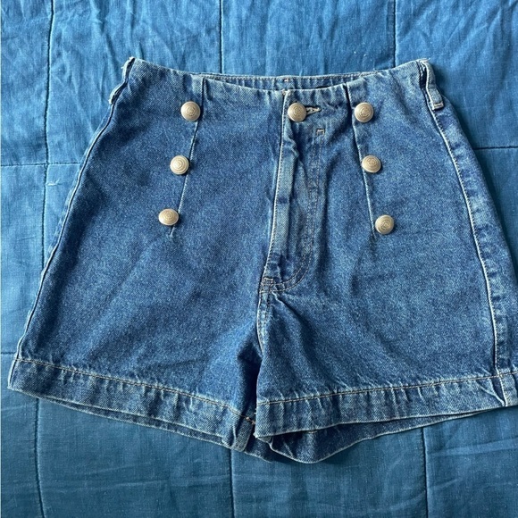 Zara denim shorts with golden buttons. Size 2 - Picture 3 of 10